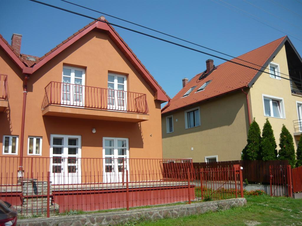 Hotel Barátság Ház Alsóörs Exterior foto