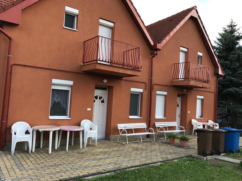 Hotel Barátság Ház Alsóörs Exterior foto