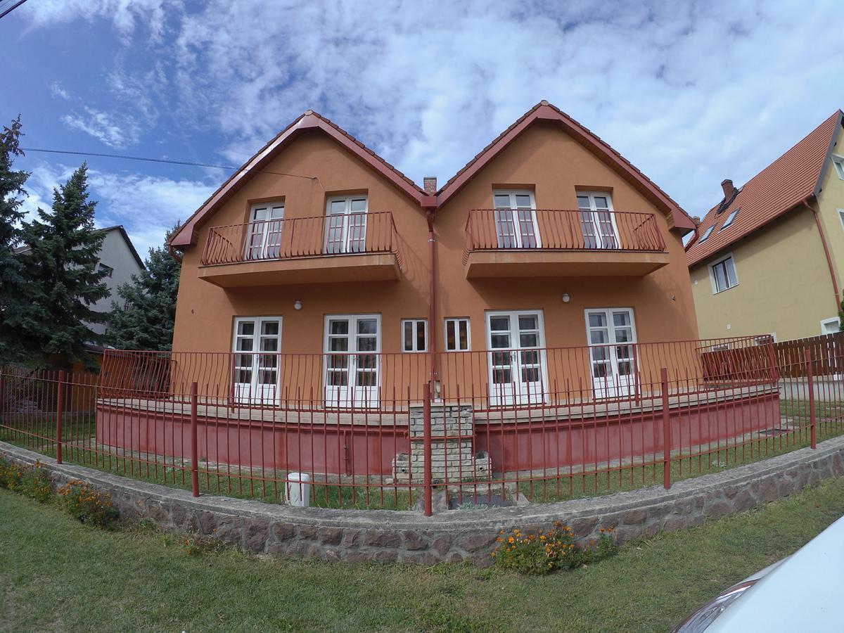 Hotel Barátság Ház Alsóörs Exterior foto
